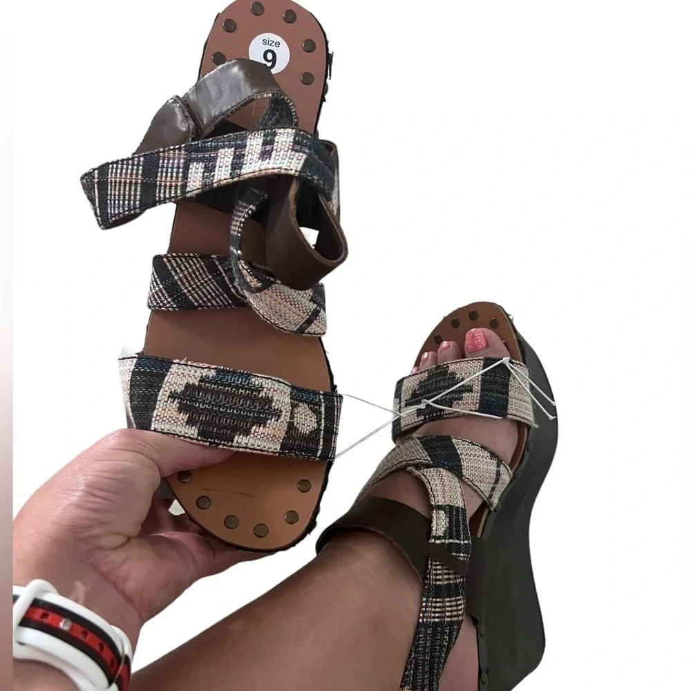 Joe’s Platform Wedge Studded Aztec Strapped Sandals- Size 9M